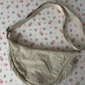 uniqlo moon bag in beige